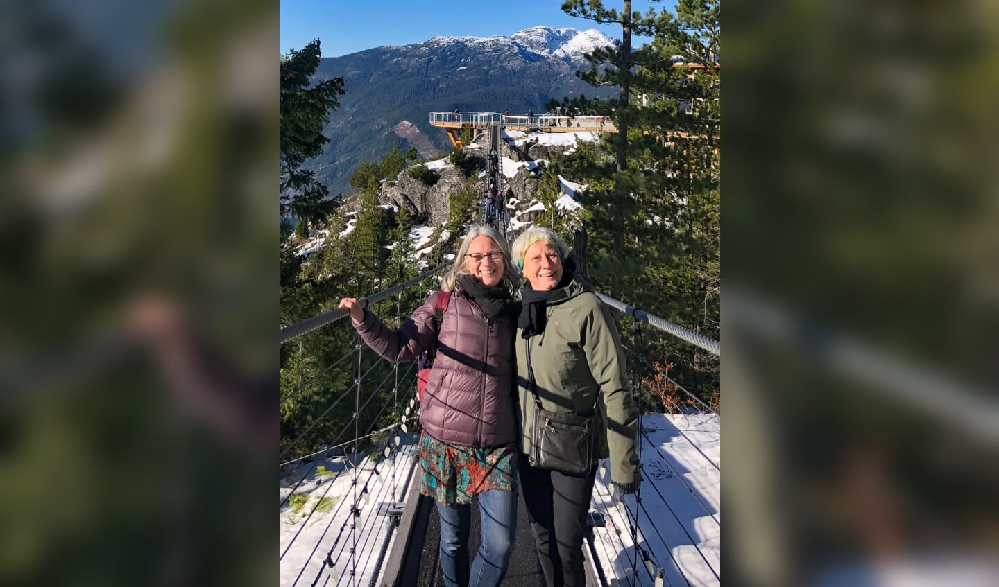 Inge Henderson en Tineke Algra reizen graag samen. In november vorig jaar waren ze op de Suspension Bridge bij de Sea to Sky Gondola in Squamish in  Canada.
