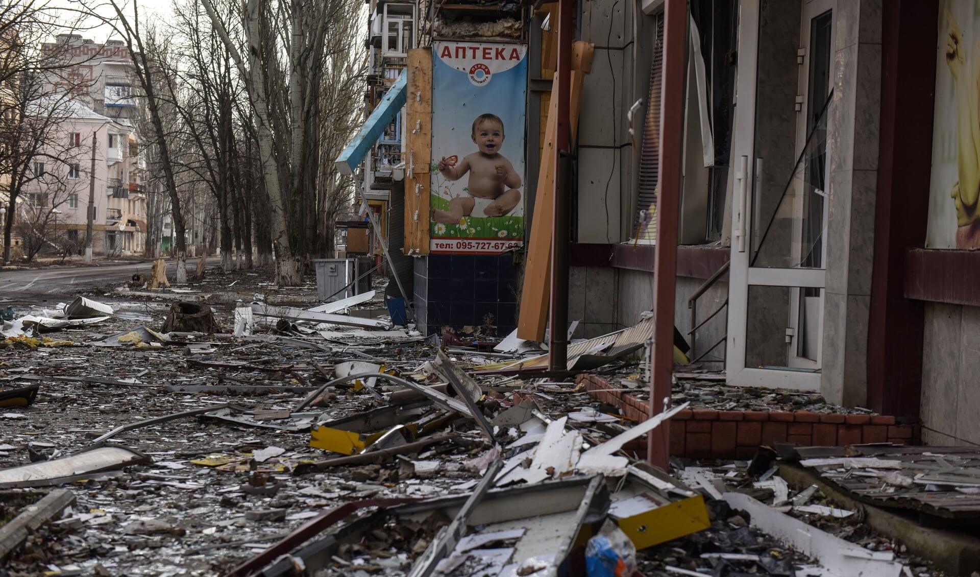 Geef de mensen en materieel verslindende strijd om steden als Bachmoet op, zegt Amerika tegen Oekraïne. moet zijn leger inzetten voor effectievere aanvallen. Mat als die de grens met Rusland overgaan?