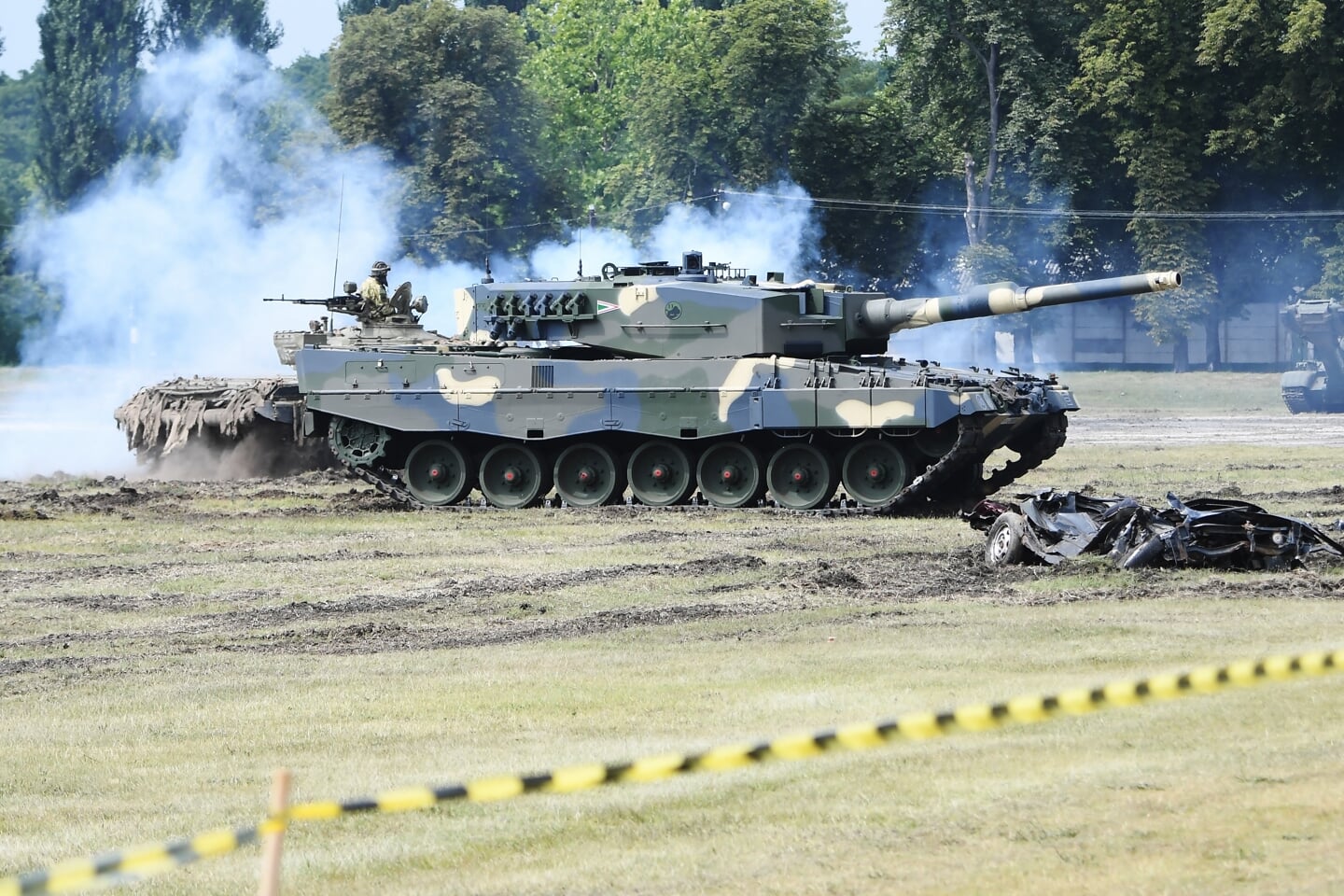 Een Hongaarse Leopard-2A4 tijdens een overdrachtsceremonie in 2020