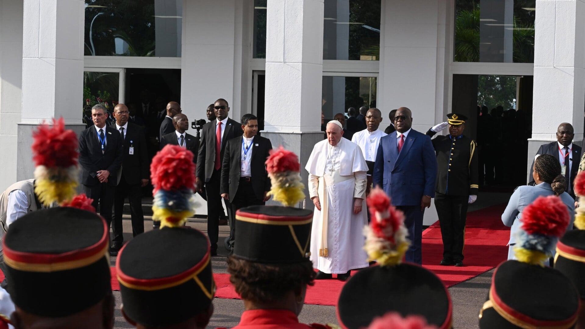 De Congolese president Felix Tshisekedi ontvangt paus Franciscus in zijn paleis in Kinshasa.