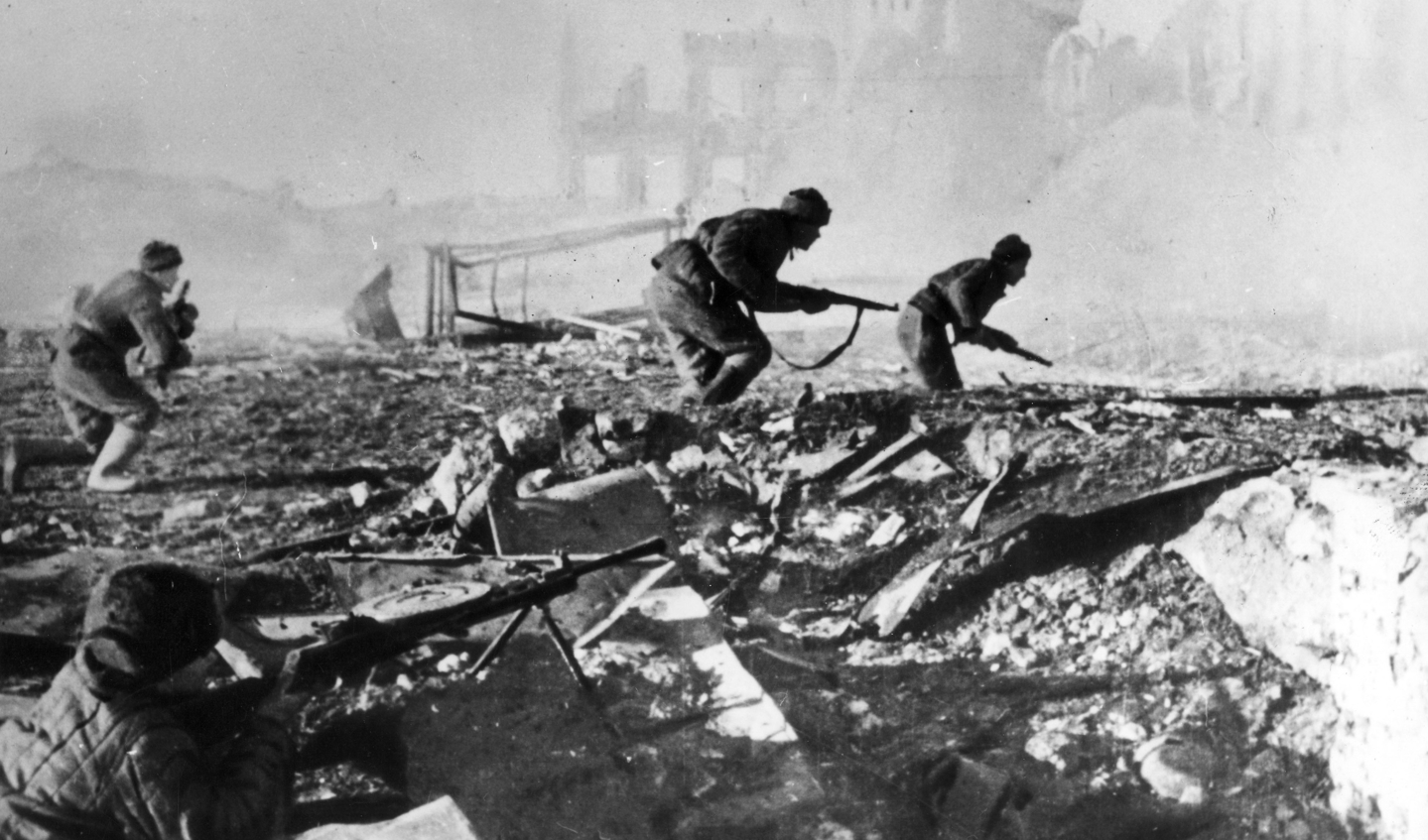 Soldaten van het Rode Leger in gevecht in Stalingrad, september 1942.