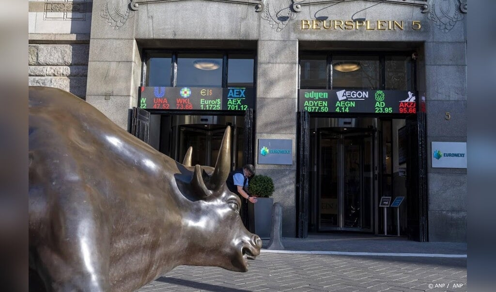Stock market gains in Amsterdam after U.S. consumer confidence figures