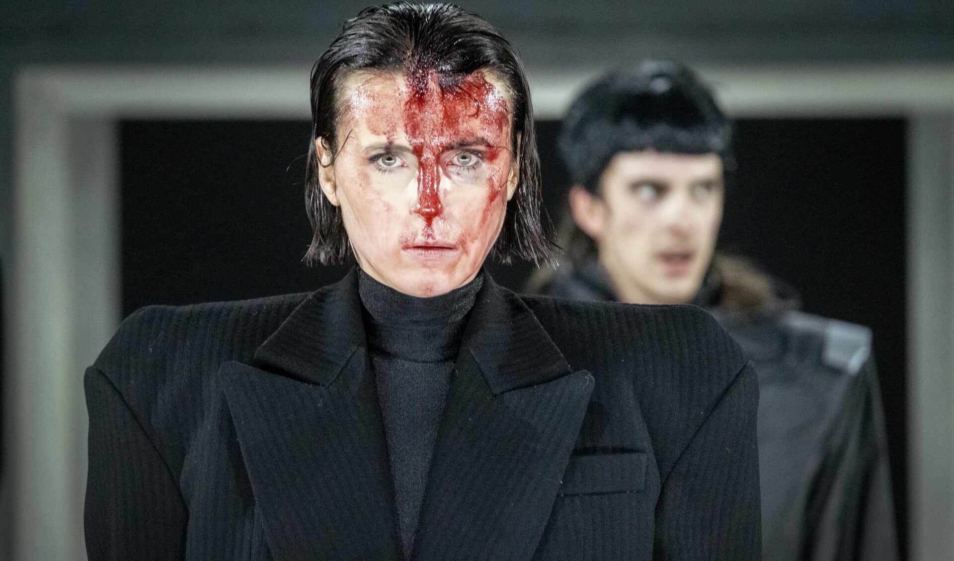 Yela de Koning als generaal Coriolanus.