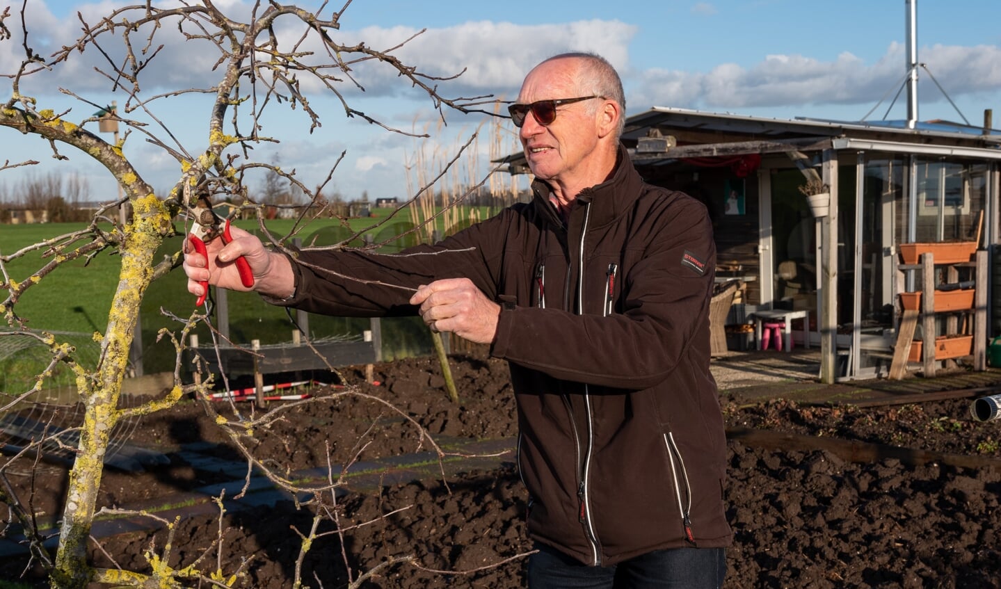 Bert de Ruiter uit Bodegraven: 'Het mooie van een tuin hebben op een complex is het sociale aspect.'