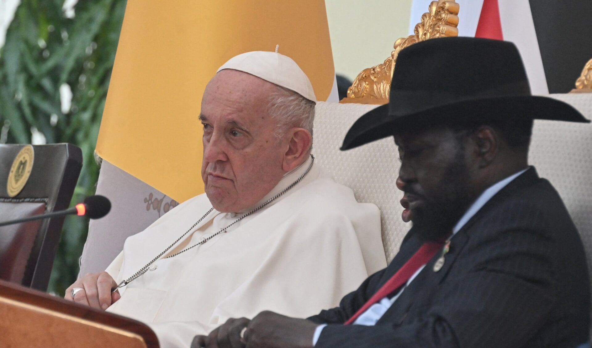Paus Franciscus en president Kiir.
