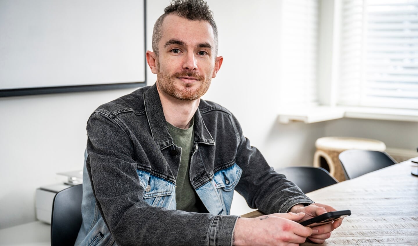 Tommie Niessen is zzp'er in de zorg. 'Ik bepaal mijn eigen werktijden en krijg ik meer salaris.'