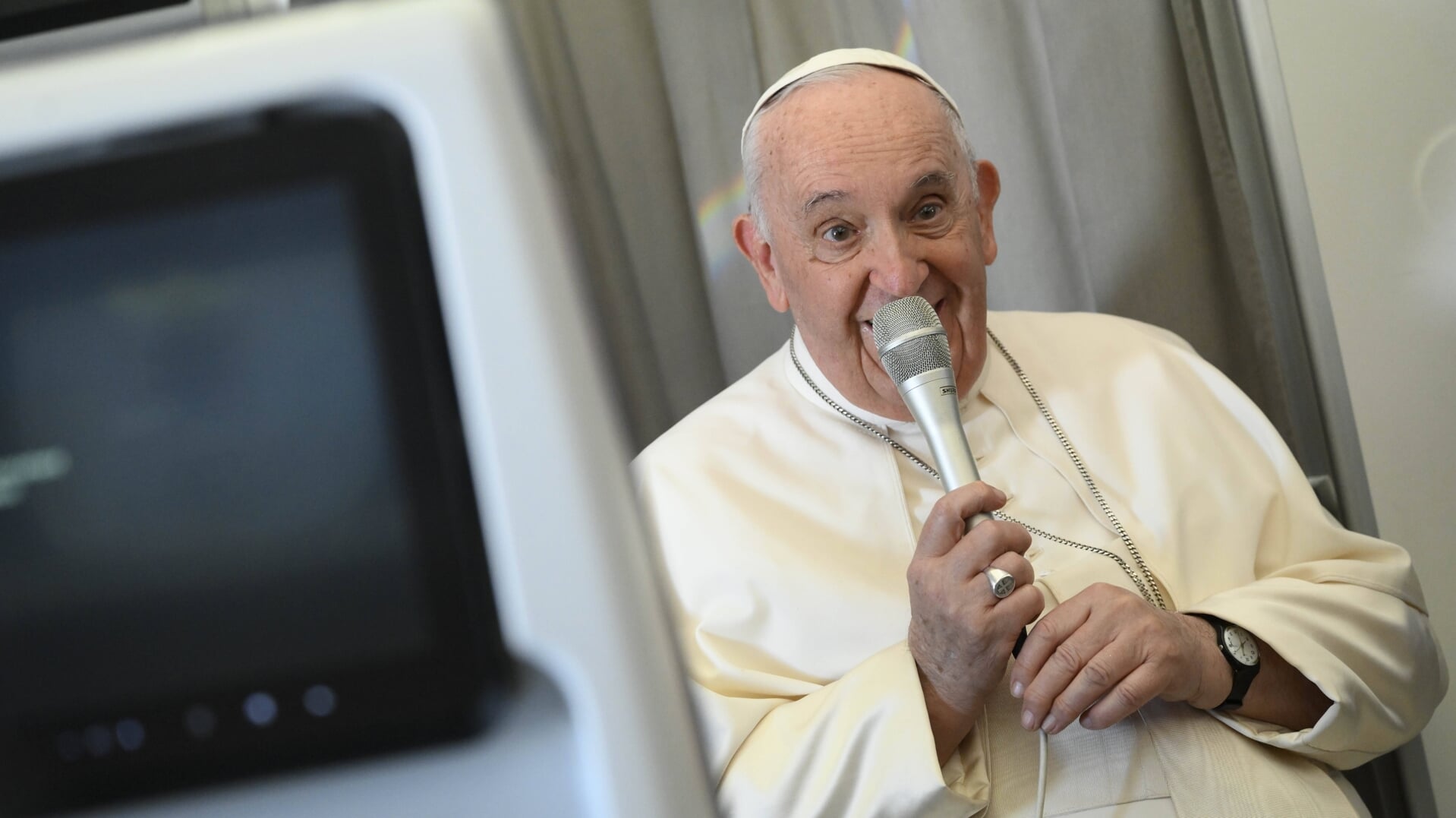 Paus Franciscus tijdens het vliegtuiginterview op de terugreis vanuit Zuid-Soedan naar Rome.