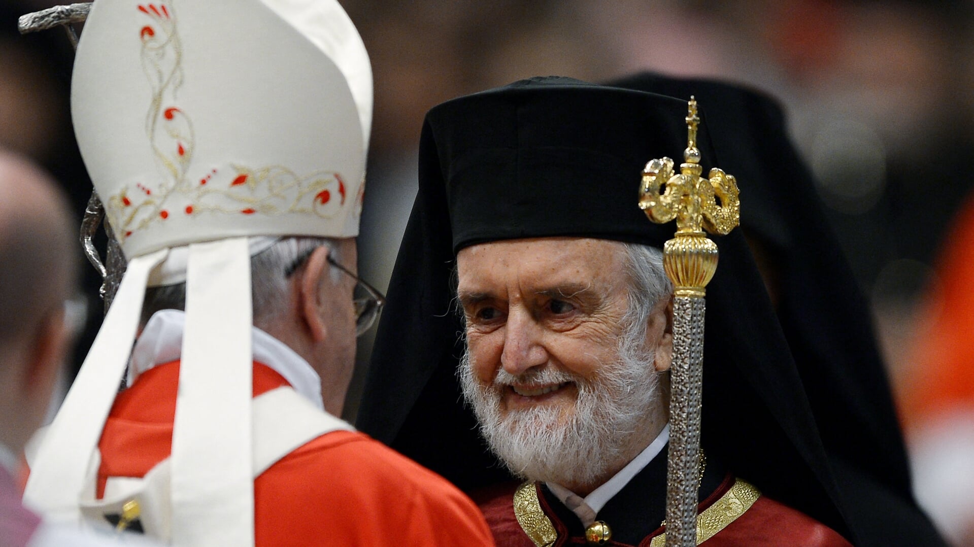De theoloog en metropoliet Ioannis Zizioulas tijdens een ontmoeting met paus Franciscus in 2015. 