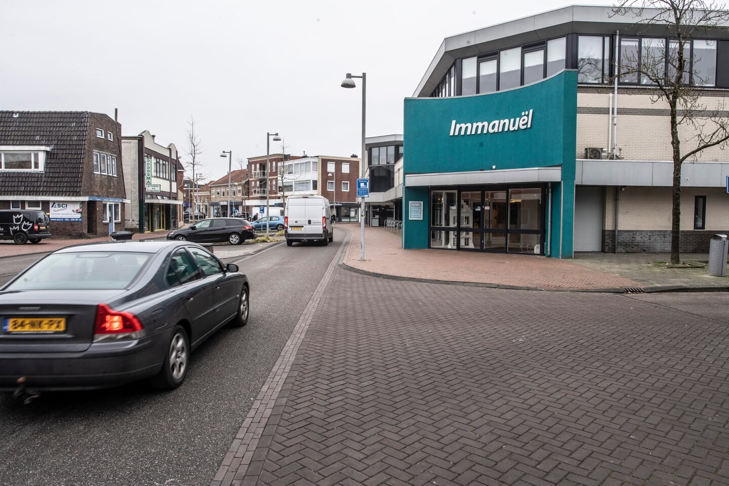 ND 13-0-2-23 Winschoten - . Voor reportage ‘Geloven in’ in bijlage Zondag: een evangelische gemeente heeft een aantal jaren geleden een voormalige Aldi overgenomen en gebruikt die nu als kerk. afspraak met voorganger William Boné.
