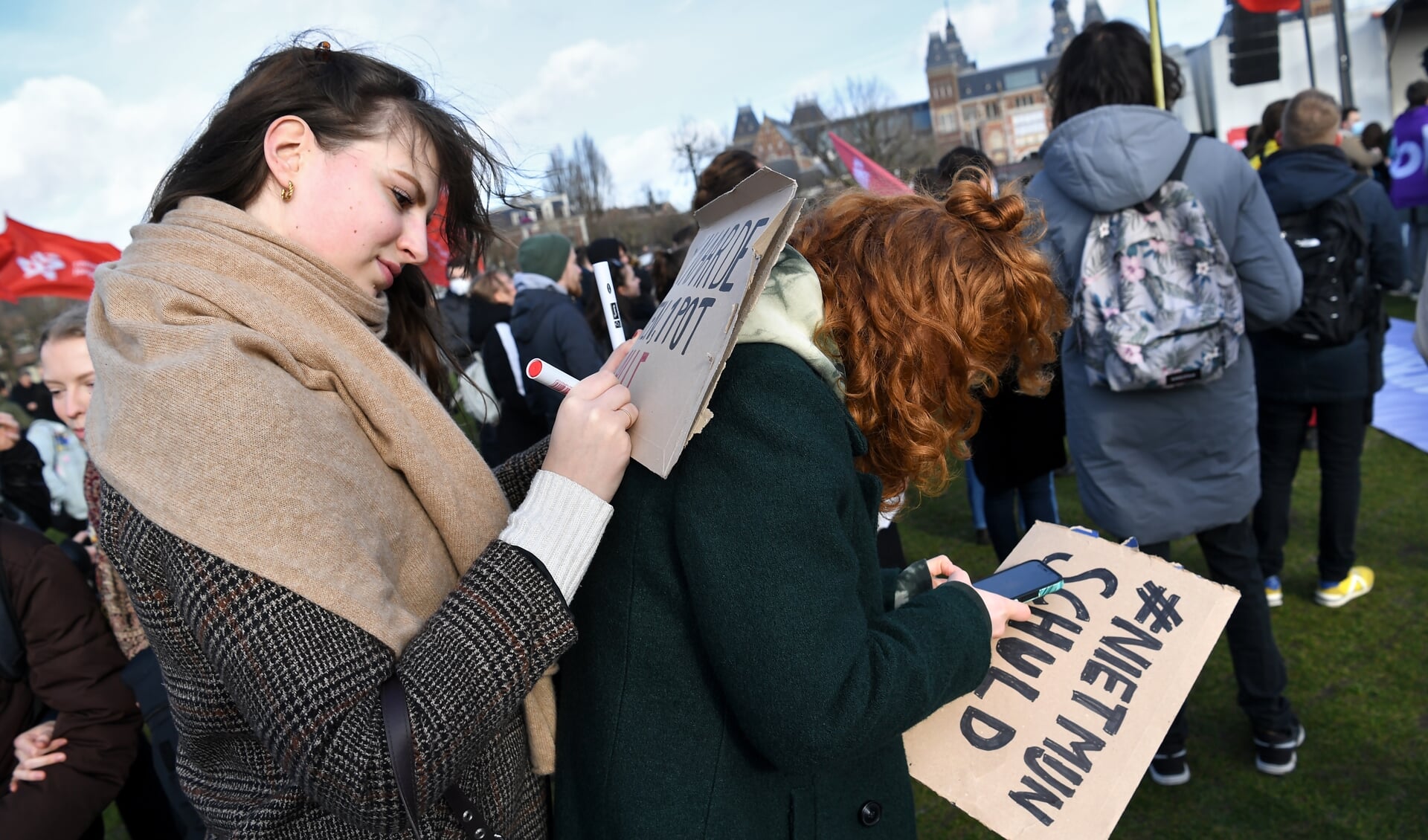 Februari 2022, Amsterdam: studentenmanifestatie voor een hogere compensatie voor degenen die onder het zogenoemde leenstelsel studeerden.