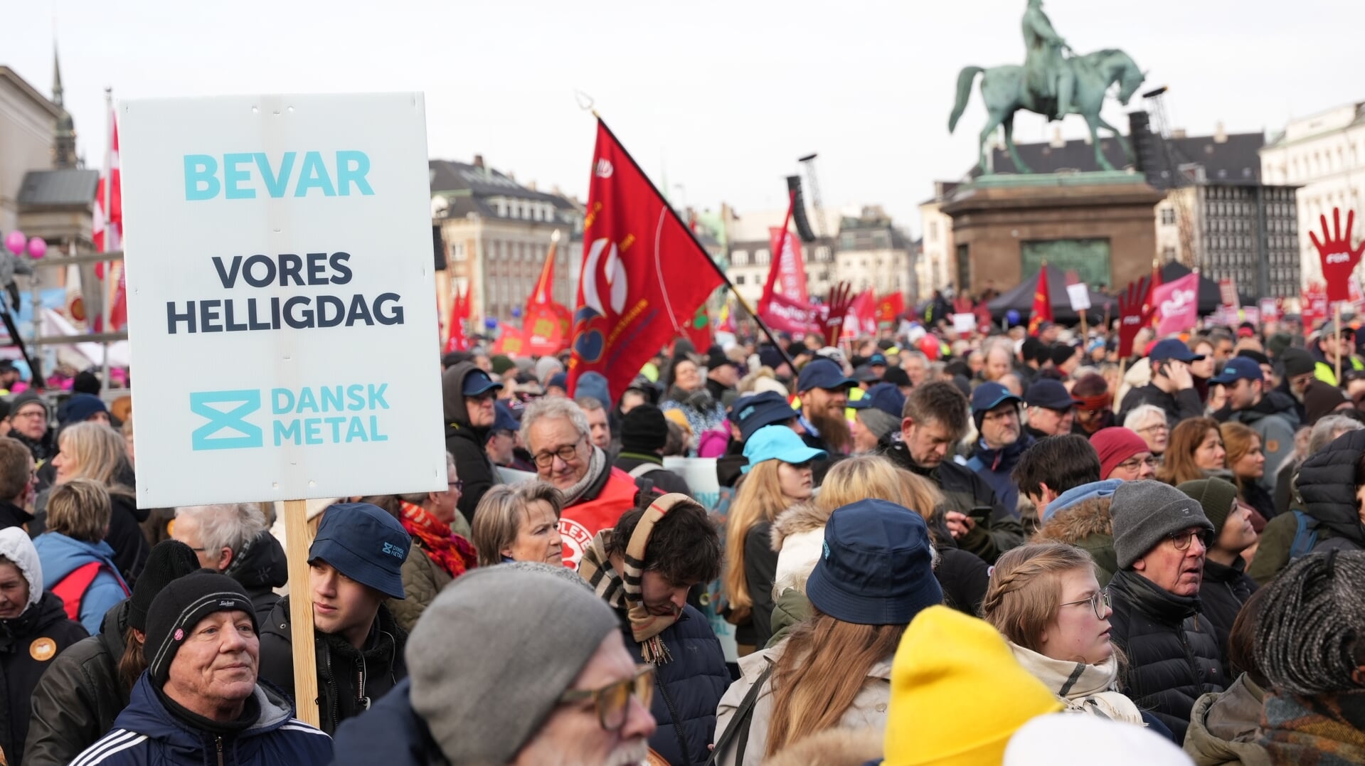 Deense demonstranten trotseren de kou om Grote Gebedsdag als nationale vrije dag veilig te stellen.