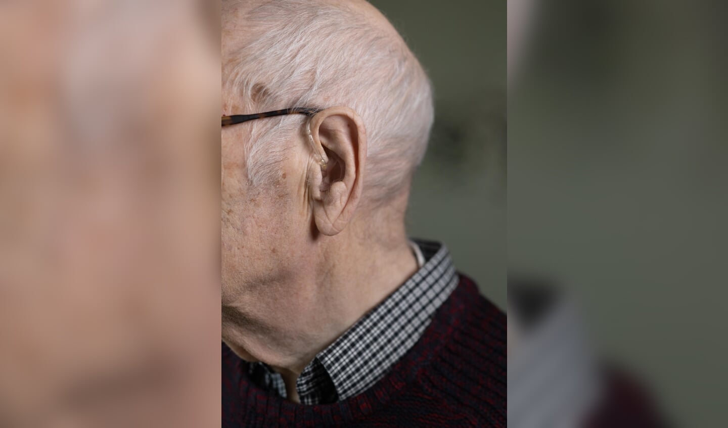De ganse dag galmen er psalmen, lofzangen en geestelijke liederen door zijn hoofd.