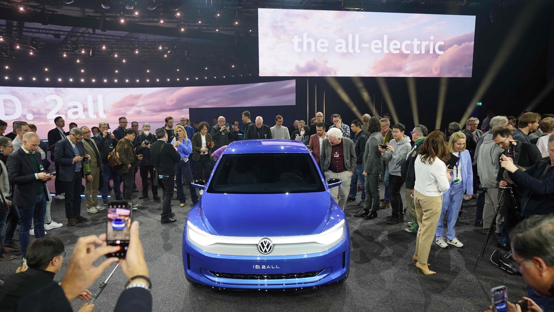 In Hamburg presenteerde Volkswagen een week geleden het ontwerp voor de ID.2all: een elektrische auto met de maten van de Kever en eerste Golf, die minder dan 25.000 euro moet gaan kosten.