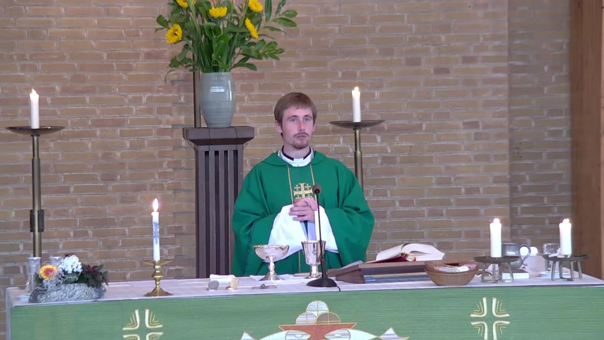 De 33-jarige priester Eli Stok uit Delft verlaat het priesterambt, volgens bisschop Hans van den Hende vanwege 'de verwachtingen die aan het priesterambt verbonden zijn'.