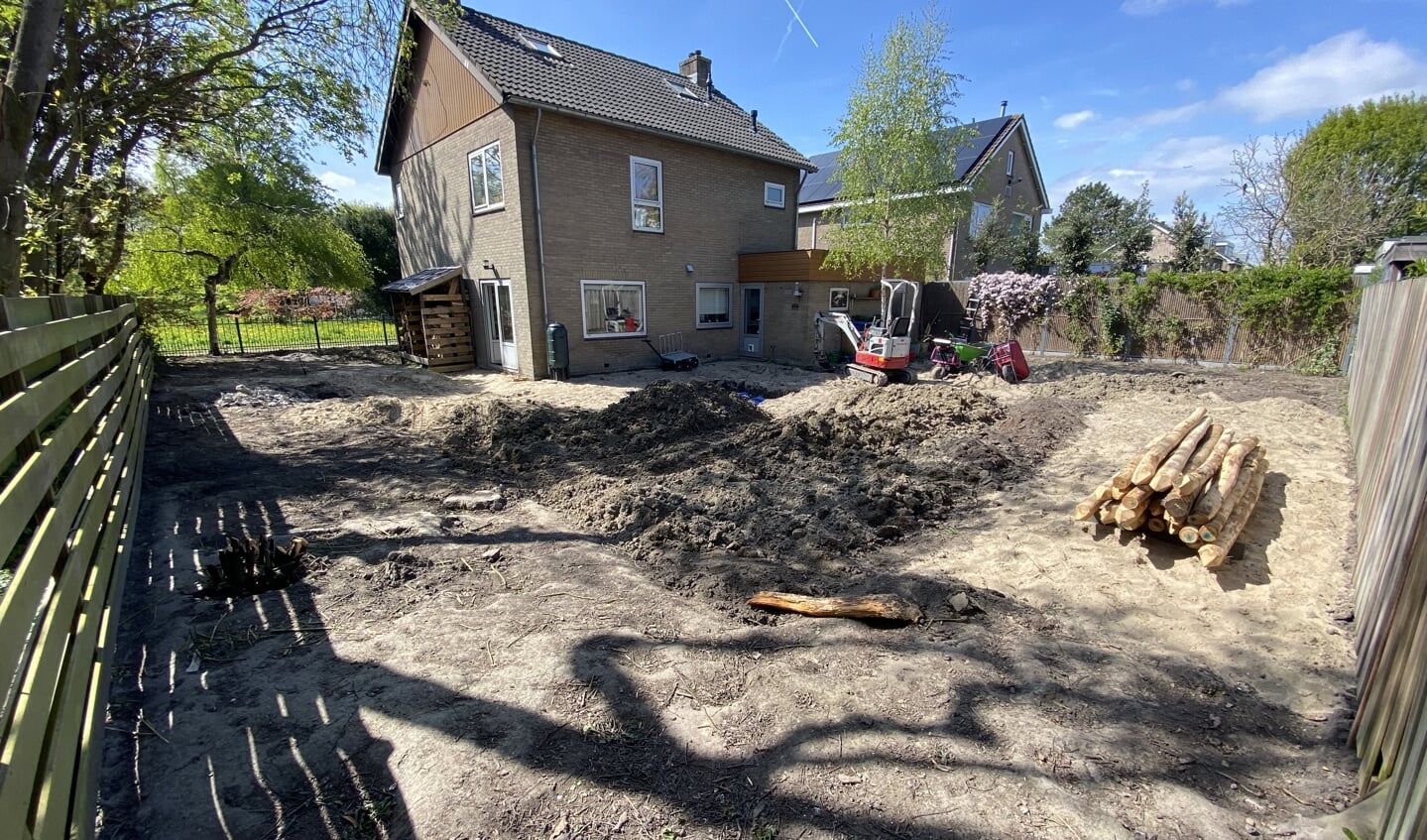 Toen ze er kwamen wonen, bestond de tuin vooral uit gras, coniferen en heel veel steen. ‘Het was gewoon droevig.'