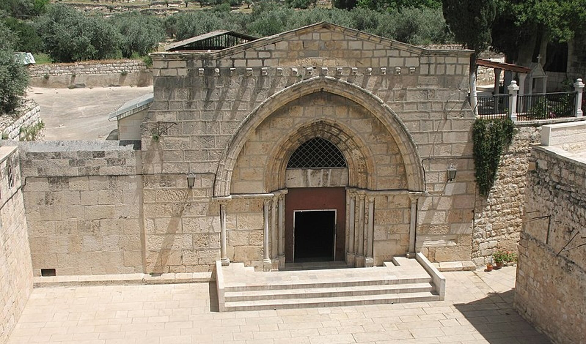De Grieks-orthodoxe kerk van het Graf van de Maagd Maria, aan de voet van de Olijfberg in Jeruzalem.