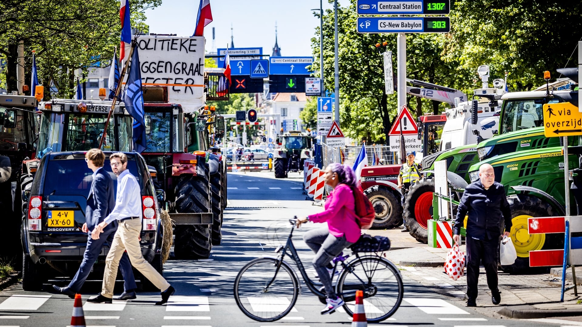 Een archieffoto van een boerenprotest met tractoren bij het Kamergebouw in Den Haag. De demonstratie van komende zaterdag gaat niet alleen over het landbouwakkoord, maar is breder.