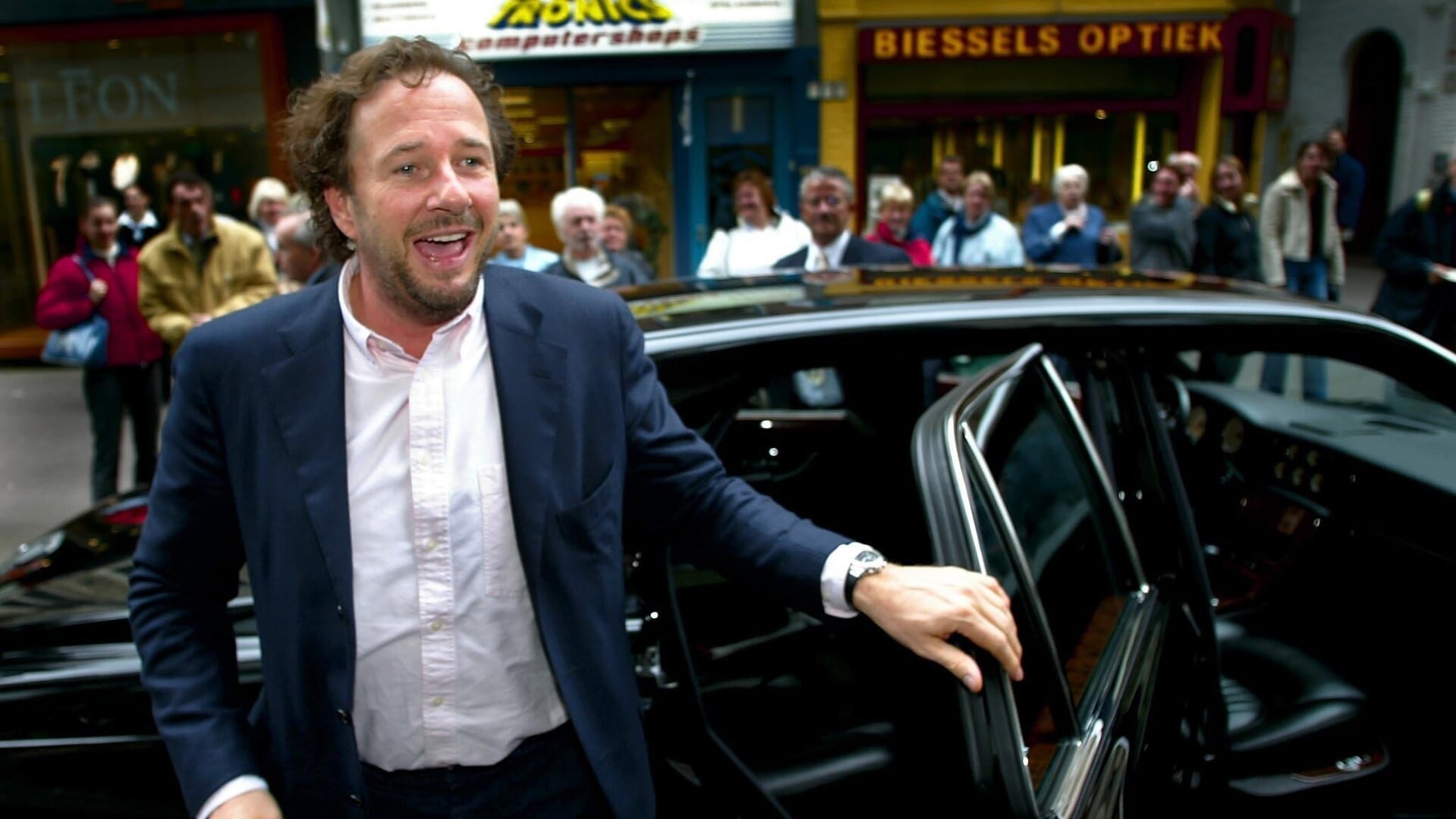 2002: LPF'er Herman Heinsbroek, 87 dagen minister, liet zich in z'n eigen Bentley rijden.