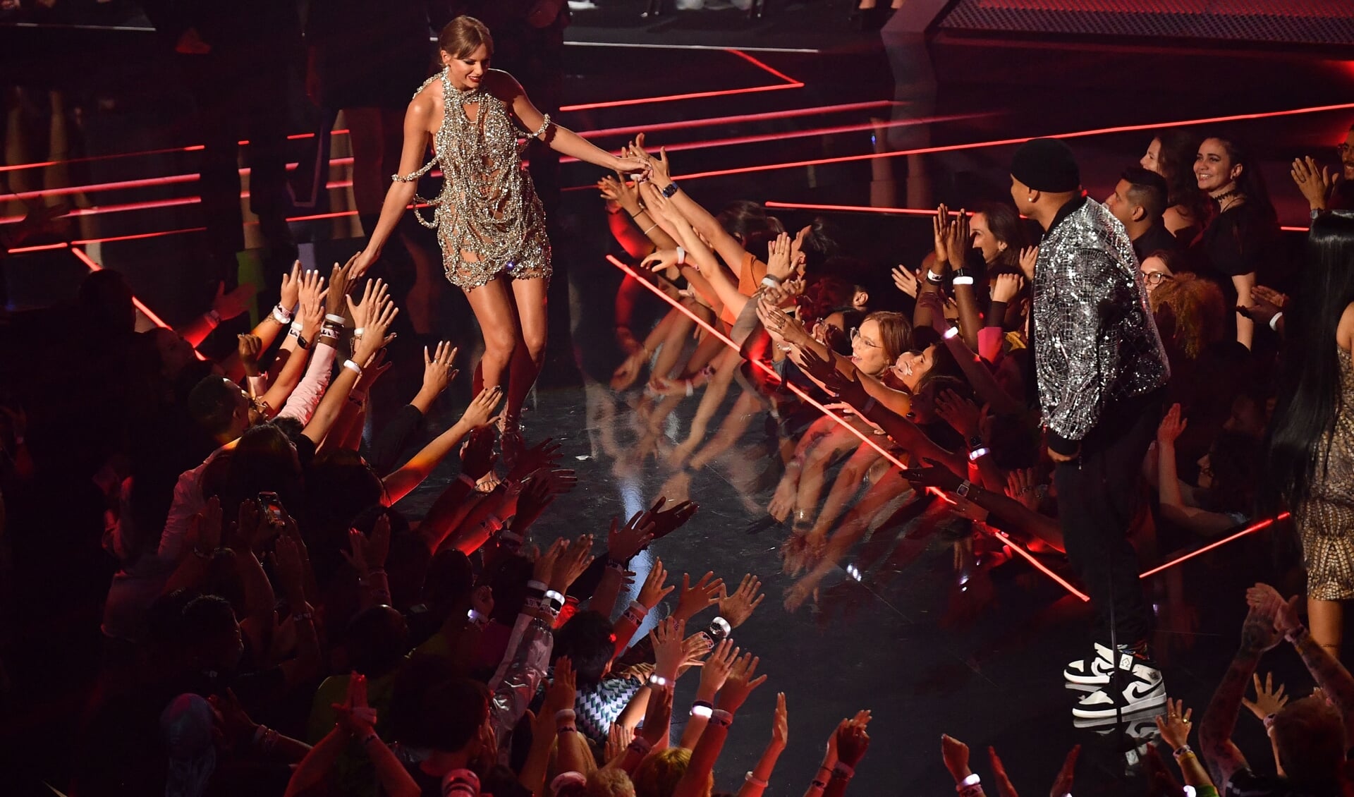 Singer-songwriter Taylor Swift ontvangt de Video van het jaaraward tijdens de MTV Video Music Awards-uitreiking in het Prudential Center in Newark, New Jersey op 28 augustus 2022.