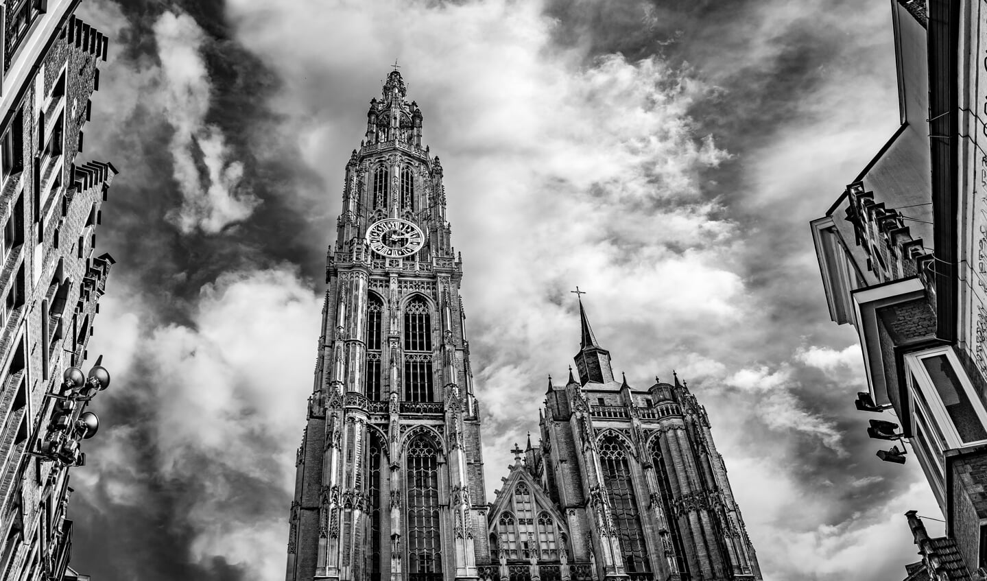 De Onze-Lieve-Vrouwe-kathedraal aan de Handschoenmarkt in Antwerpen.