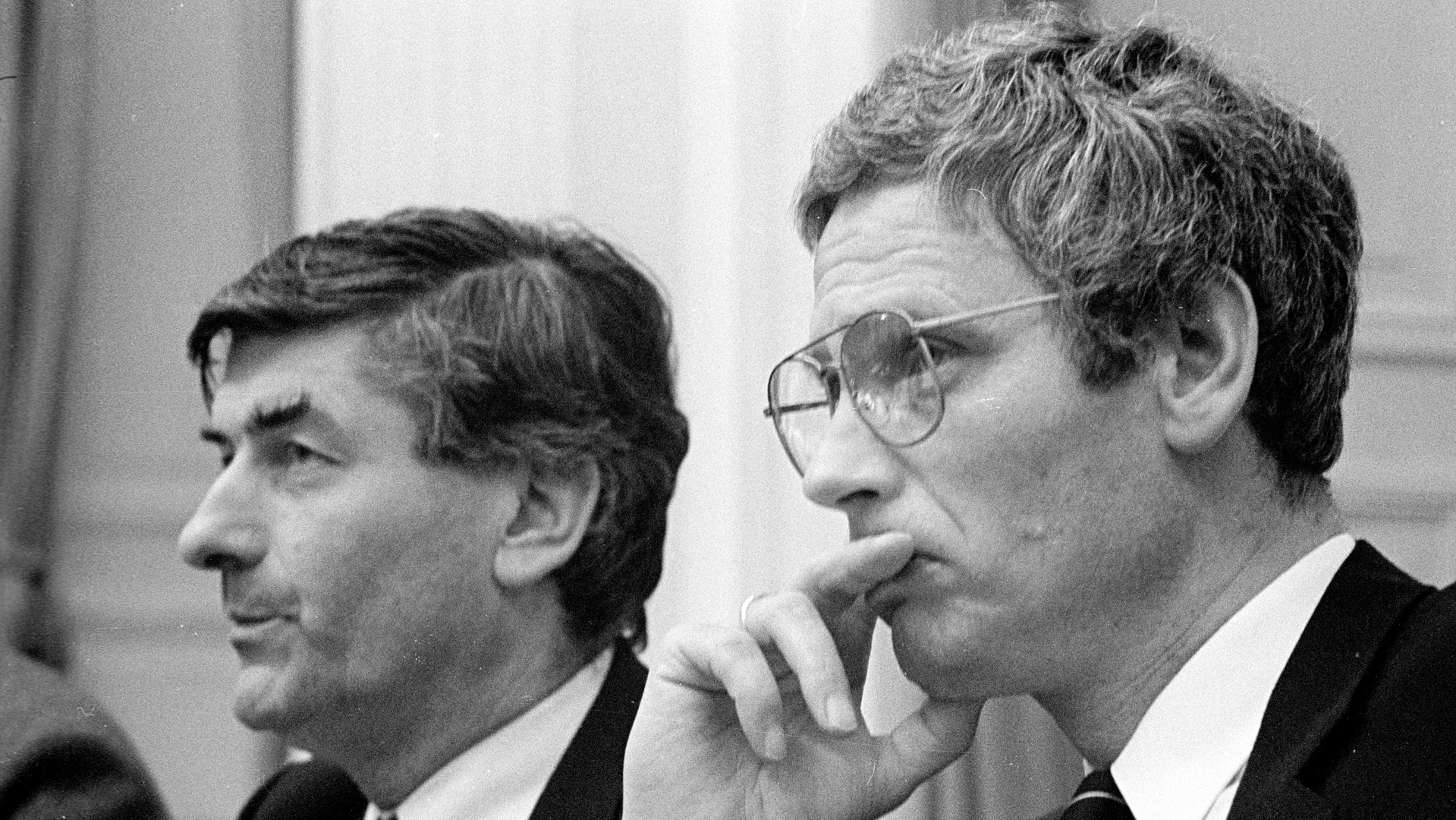 Twee CDA-politici uit de jaren tachtig, premier Ruud Lubbers (links) en zijn minister van Buitenlandse Zaken Hans van den Broek.