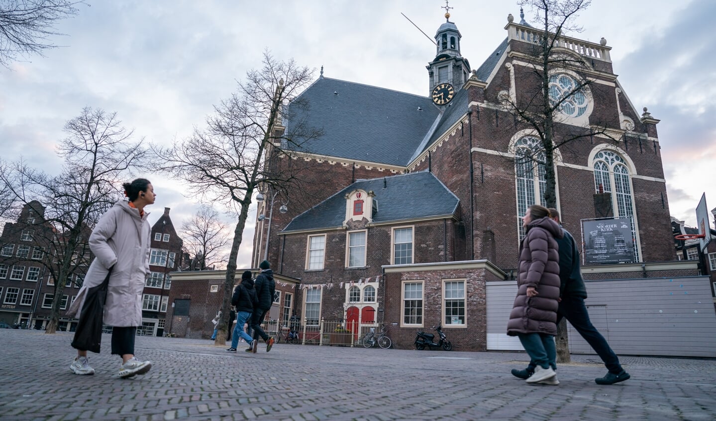 Gemeenteleden met kinderen buiten Amsterdam reizen af en aan voor catechisatie en jeugdclubs. Zo structureert de betrokkenheid bij de kerk je agenda… ‘Niet alleen m’n agenda, mijn héle léven.’