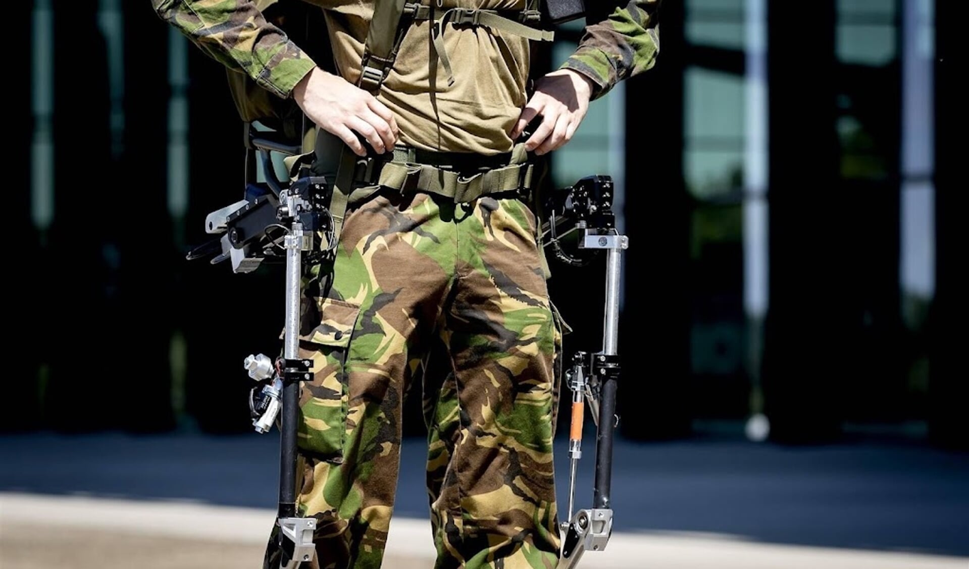 hond Te voet hooi Medewerker Defensie vast om verkoop militaire kleding Marktplaats -  Nederlands Dagblad. De kwaliteitskrant van christelijk Nederland