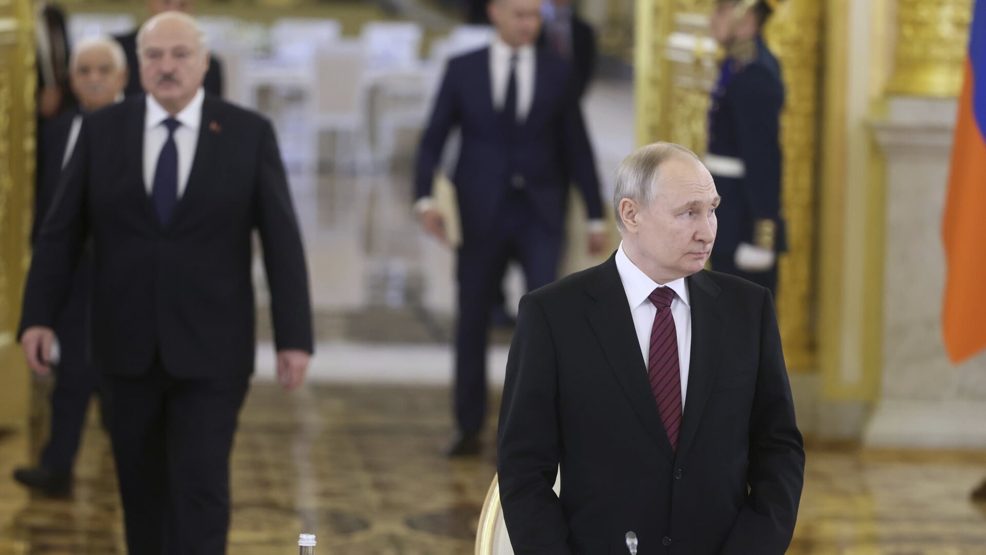 De Belarussische president Loekasjenko (l.) en de Russische president Poetin, afgelopen week in het Kremlin in Moskou.