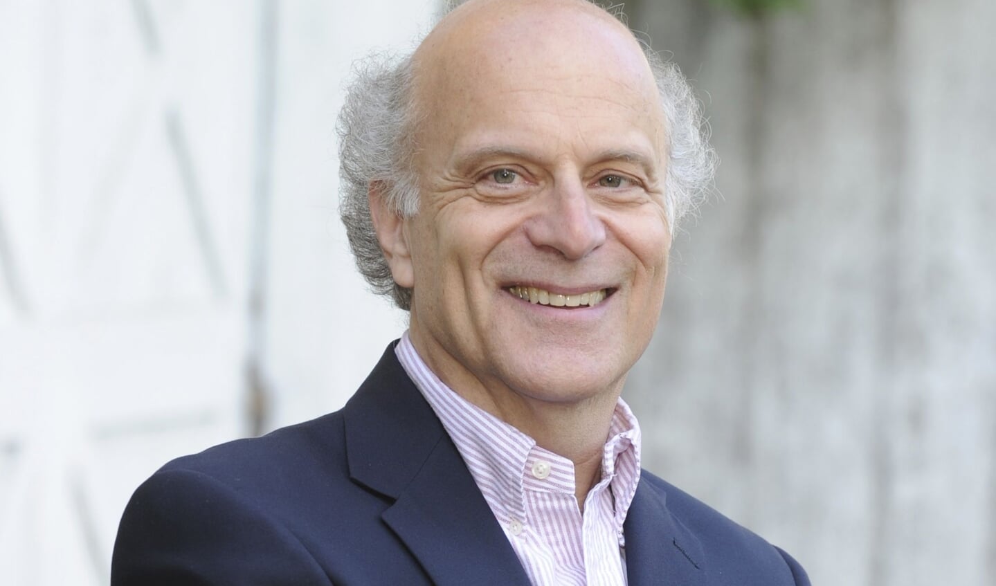 Dat de DNC zich vierkant achter Biden schaart, vindt historicus Harvey Kaye onverdedigbaar.