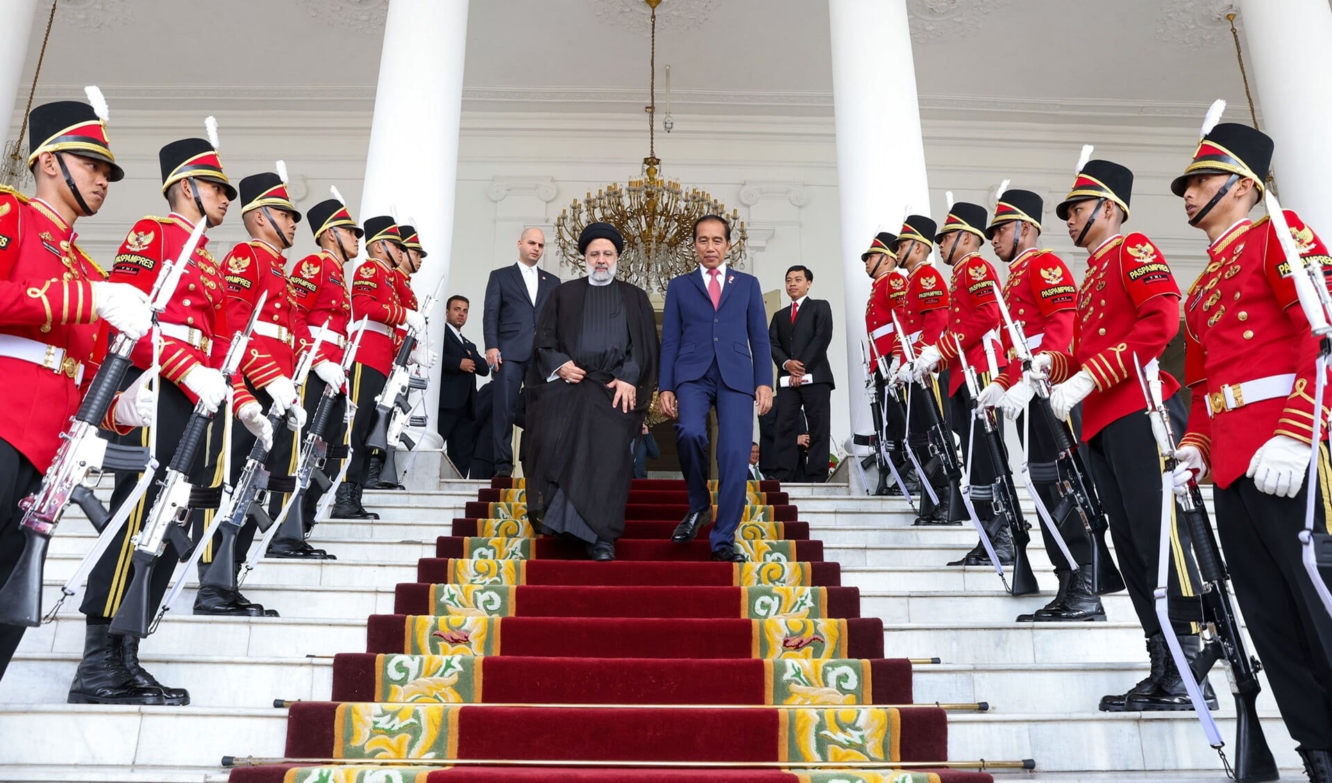 De Iraanse president Raisi is in Bogor met alle egards ontvangen door zijn Indonesische collega Widodo.
