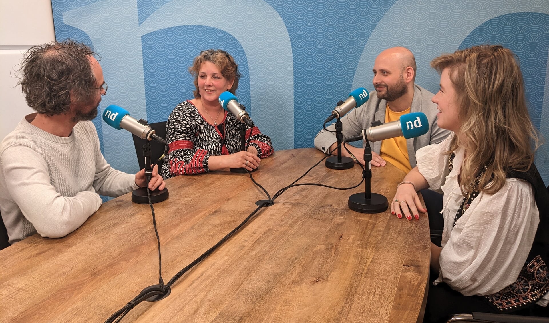 Rebecca Onderstal en Jan Willem Janse zijn te gast in de podcast Dick en Daniël Geloven het Wel, met rechts ND-redacteur Annemein Walraven die invalt voor Dick.