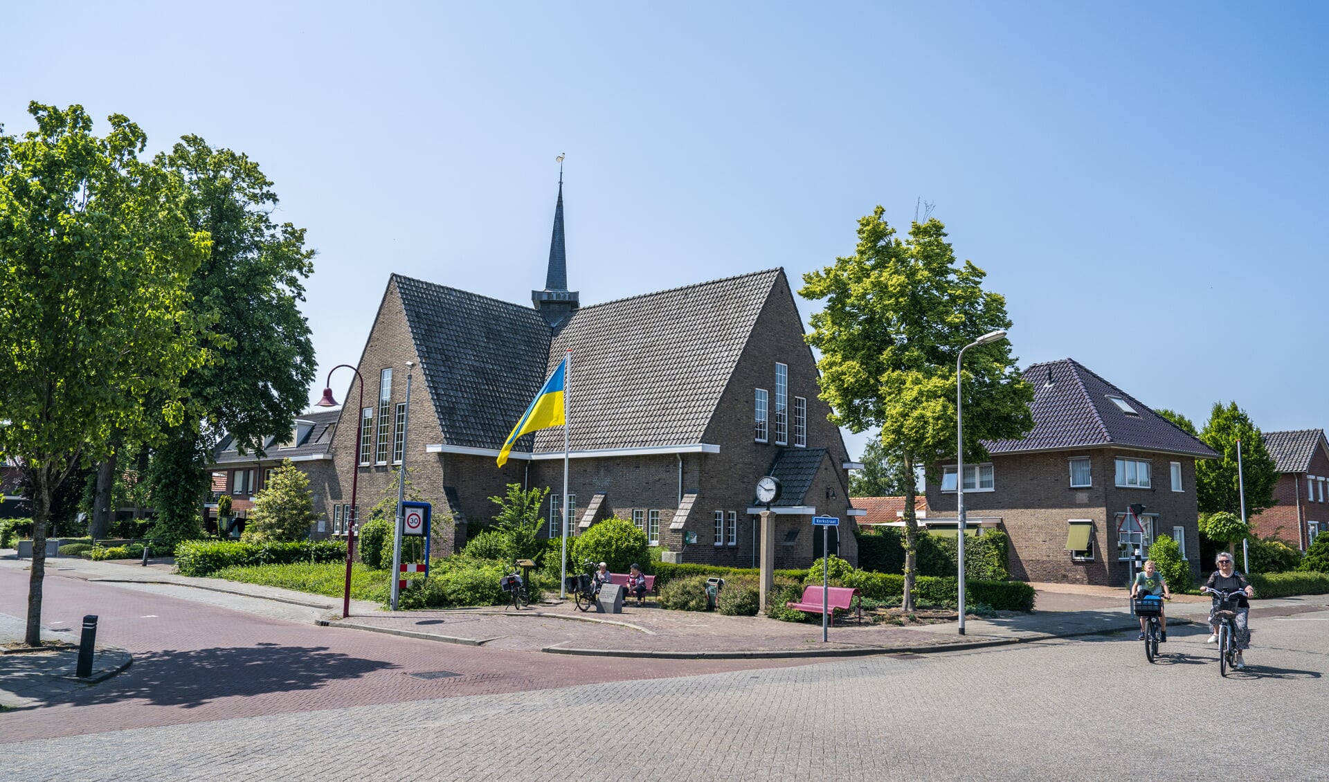 Kerkbreuk Vroomshoop definitief groot deel leden sluit zich aan bij kerk in Daarlerveen foto