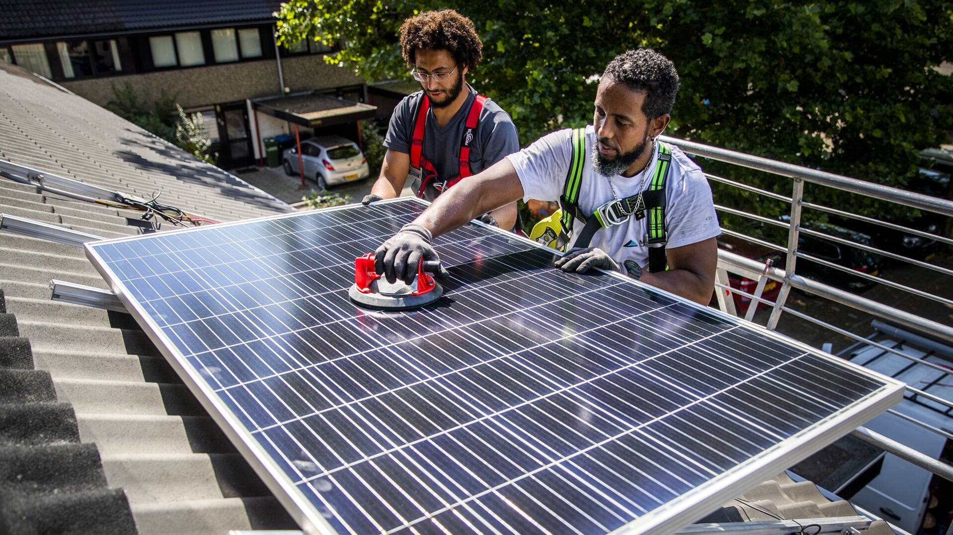 Loont Het Nog Om Zonnepanelen Op Je Dak Te Nemen? ‘Die Paar Tientjes ...