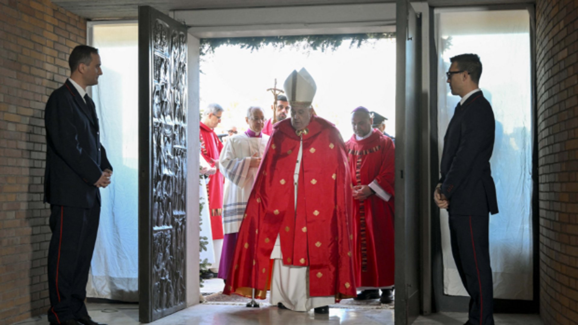 Paus Opent Tweede Deur Van Jubeljaar In Een Gevangenis Het Gaat Over Het Openen Van Ons Hart