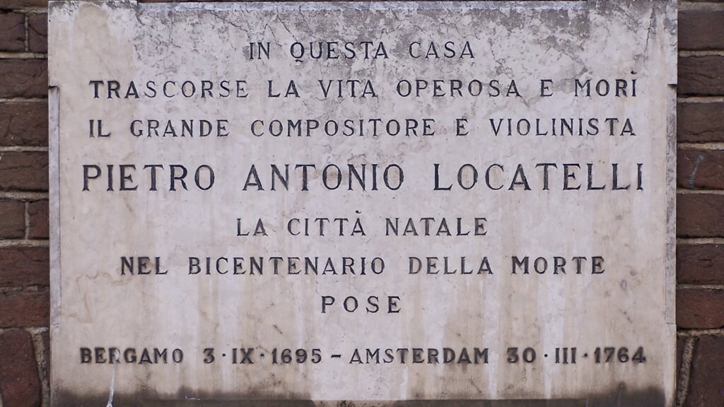 Op de gevel van Prinsengracht 506 vertelt een plaquette dat hier de grote componist en violist Locatelli woonde en stierf.