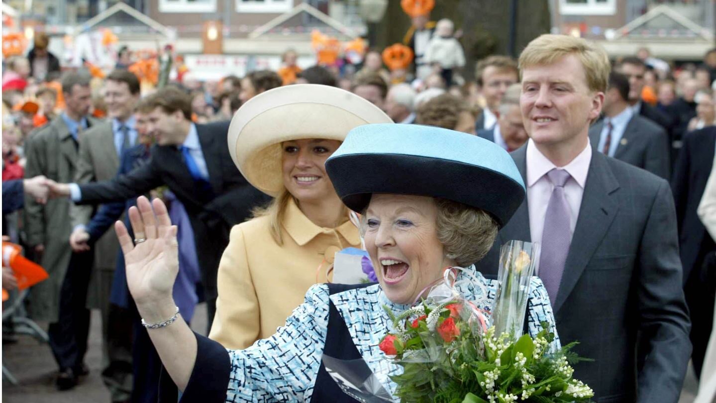 Op 30 april 2002 deed de koninklijke familie Hoogeveen en Meppel aan. 