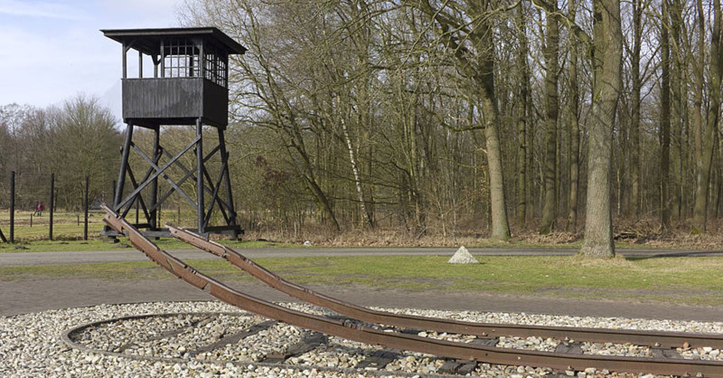 Wachttoren in voormalig doorgangskamp Westerbork.
