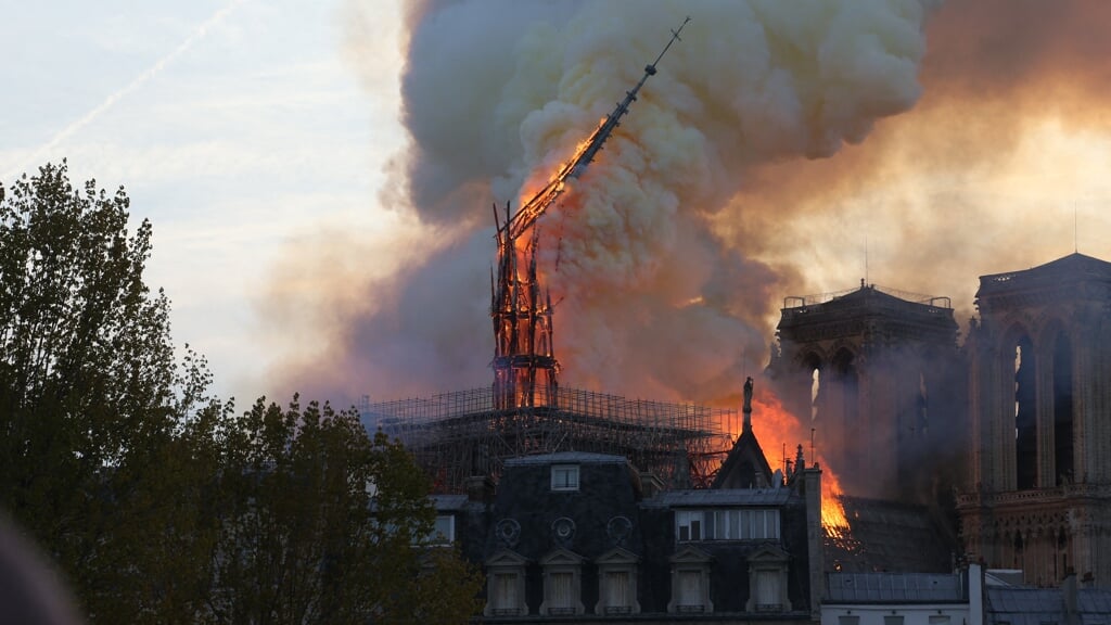 Op 15 april 2019 brak er brand uit op de zolder van de iconische Notre-Dame in Parijs. Eind 2024 zal de kathedraal weer geopend worden voor publiek. 