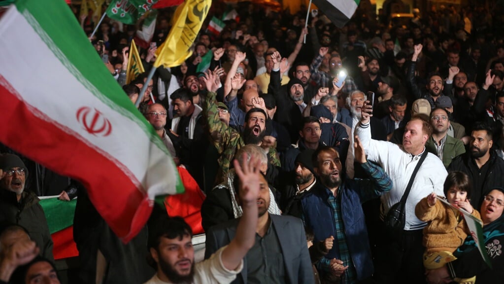 In Teheran werden demonstraties gehouden om de 'onverwacht succesvolle' aanval op Israël te vieren.