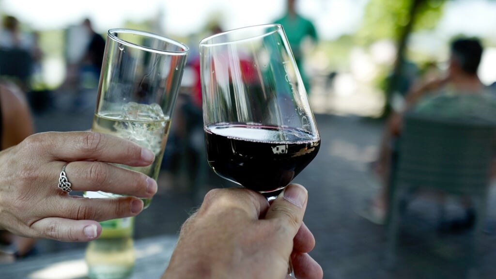 Niet alleen de verkoop valt tegen, de productie van wijn is vorig jaar ook teruggevallen.  