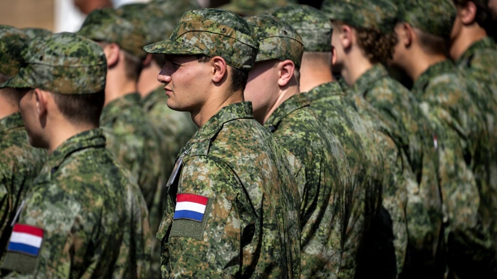 Jongeren tijdens het Defensie Dienjaar, waarbij jongeren een jaar ervaring kunnen opdoen bij Defensie. 
