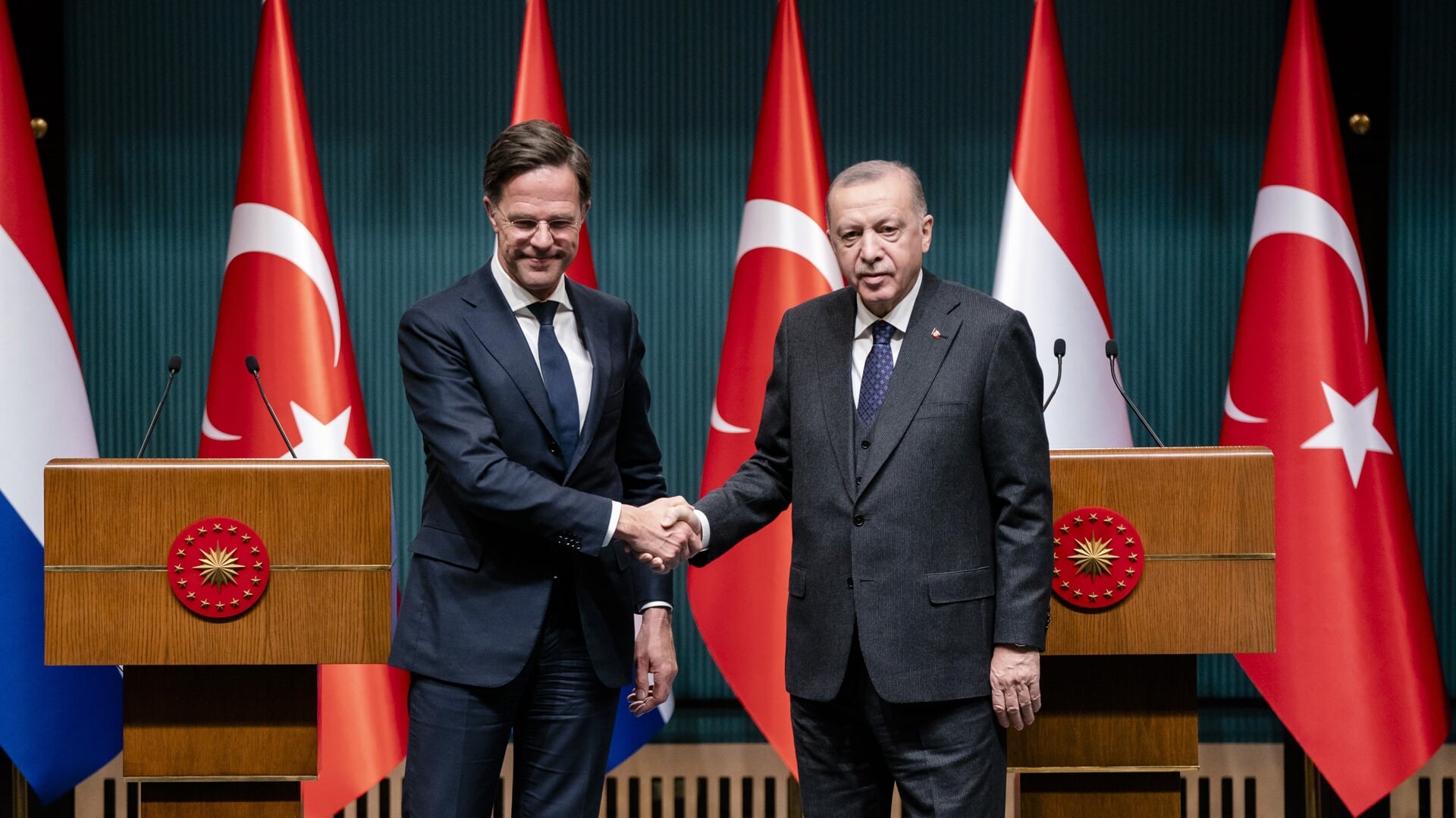 Minister-president Mark Rutte tijdens een persconferentie met president Recep Tayyip Erdogan van Turkije. De ontmoeting staat in het teken van de oorlog in Oekraine.