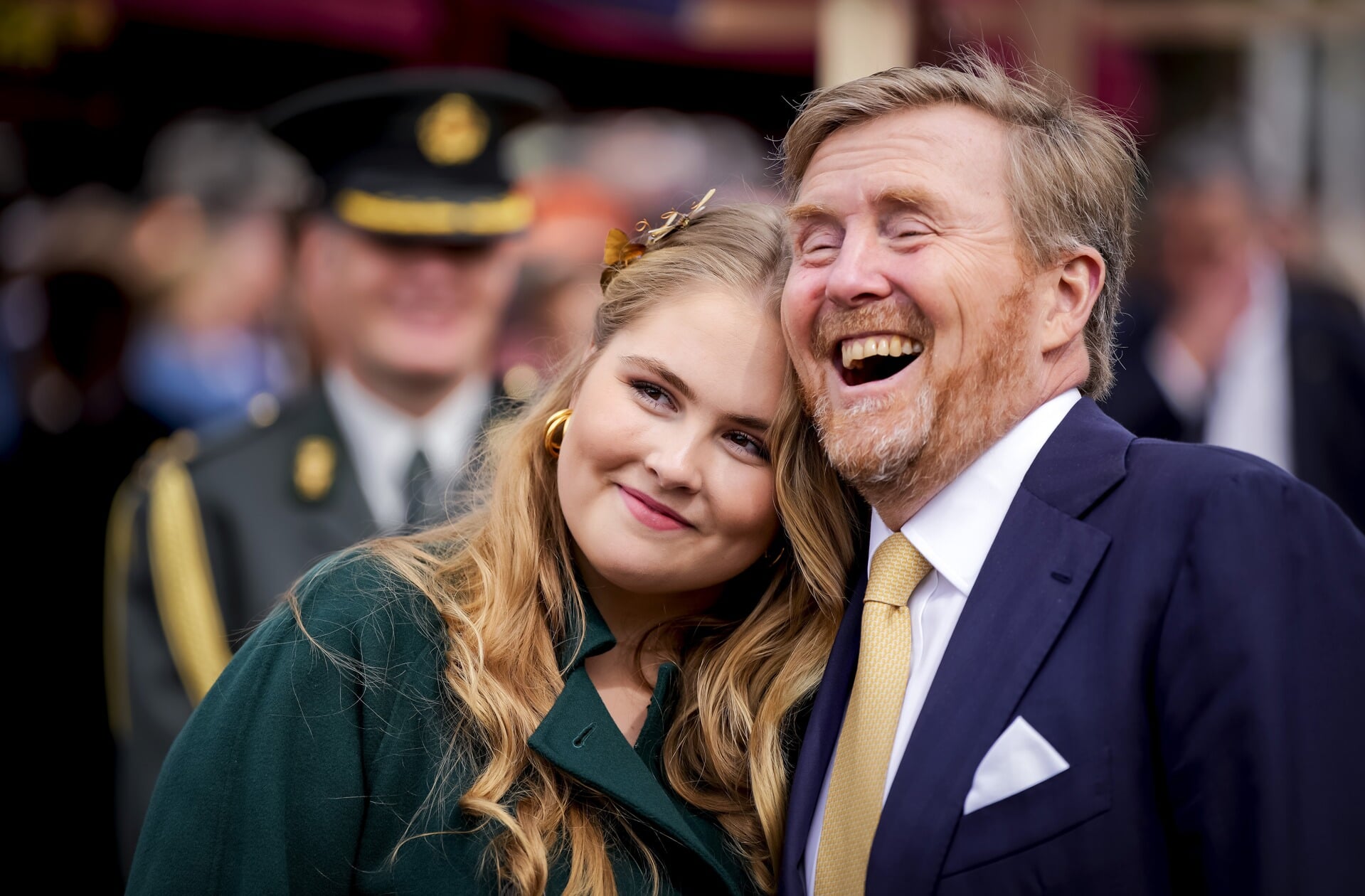 Prinses Amalia en Koning Willem-Alexander tijdens Koningsdag in Emmen. 