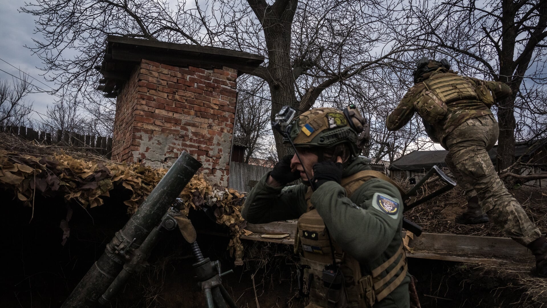 Op veel plekken langs het front heeft Oekraïne vijf keer minder artilleriegranaten dan Rusland. 