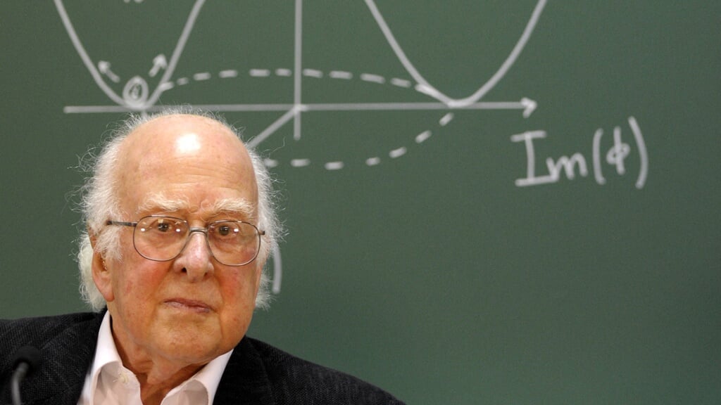 Theoretisch natuurkundige Peter Higgs in 2007 op Edinburgh University bij een beschrijving van het Higgs-model.