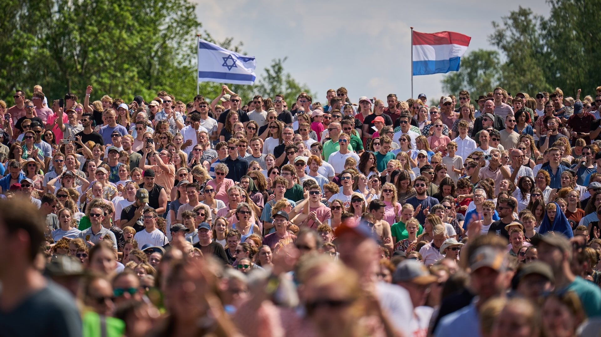 Ook tijdens de sing-in van Opwekking 2024 wapperde de Israëlische vlag.