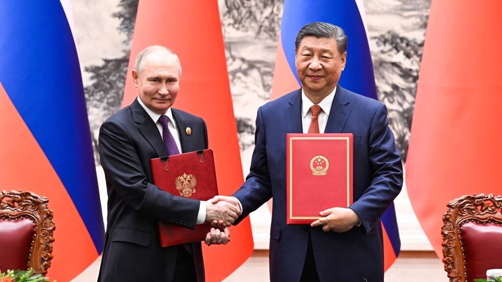 De presidenten Poetin en Xi met hun Gezamenlijke Verklaring over 'partnerschap en strategische samenwerking in een nieuw tijdperk'