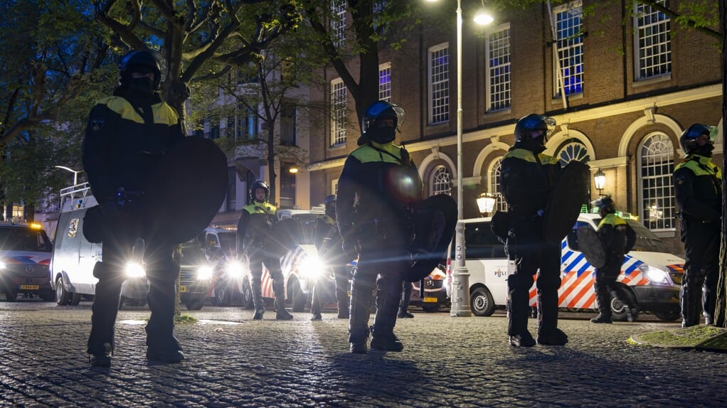 Zowel in Amsterdam als in Utrecht waren deze week protesten. Kay deed mee in Utrecht. 'De politie gebruikte geweld tegen mij.'
