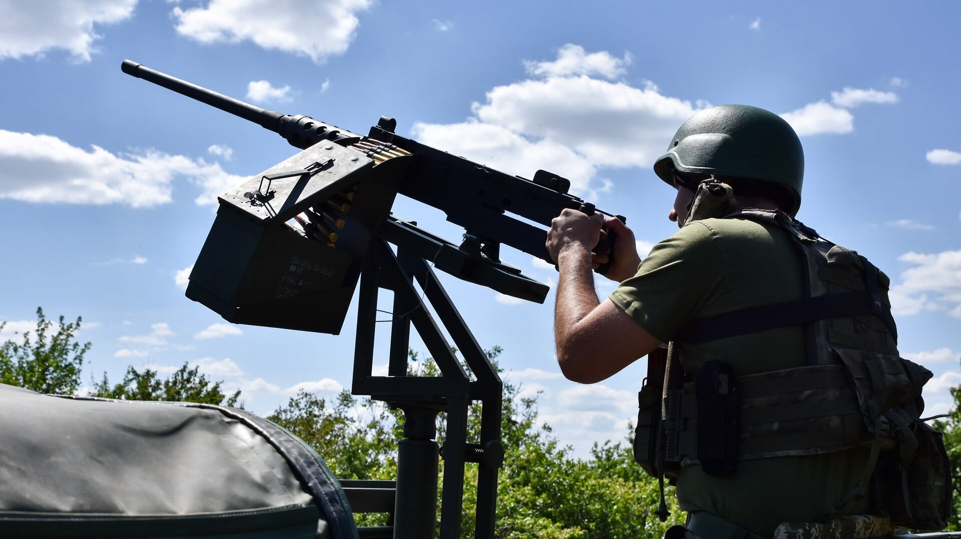 Oekraïense soldaten maken gebruik van verschillende westerse wapens.