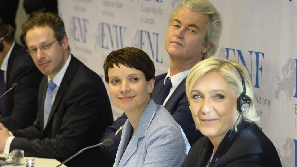Geert Wilders (PVV), Frauke Petry (AfD) en Marine Le Pen (French Front National) tijdens een gezamenlijke persconferentie van extreemrechtse partijen op 21 januari 2017 in het Duitse Koblenz.